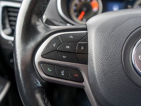 Used 2020 Jeep Cherokee Limited image 25