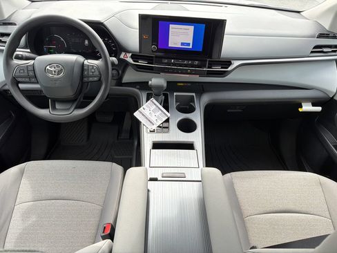 New 2026 Toyota Sienna LE FWD image 23
