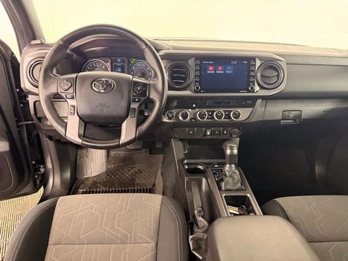 Used 2022 Toyota Tacoma TRD Off-Road AWD/4WD image 30