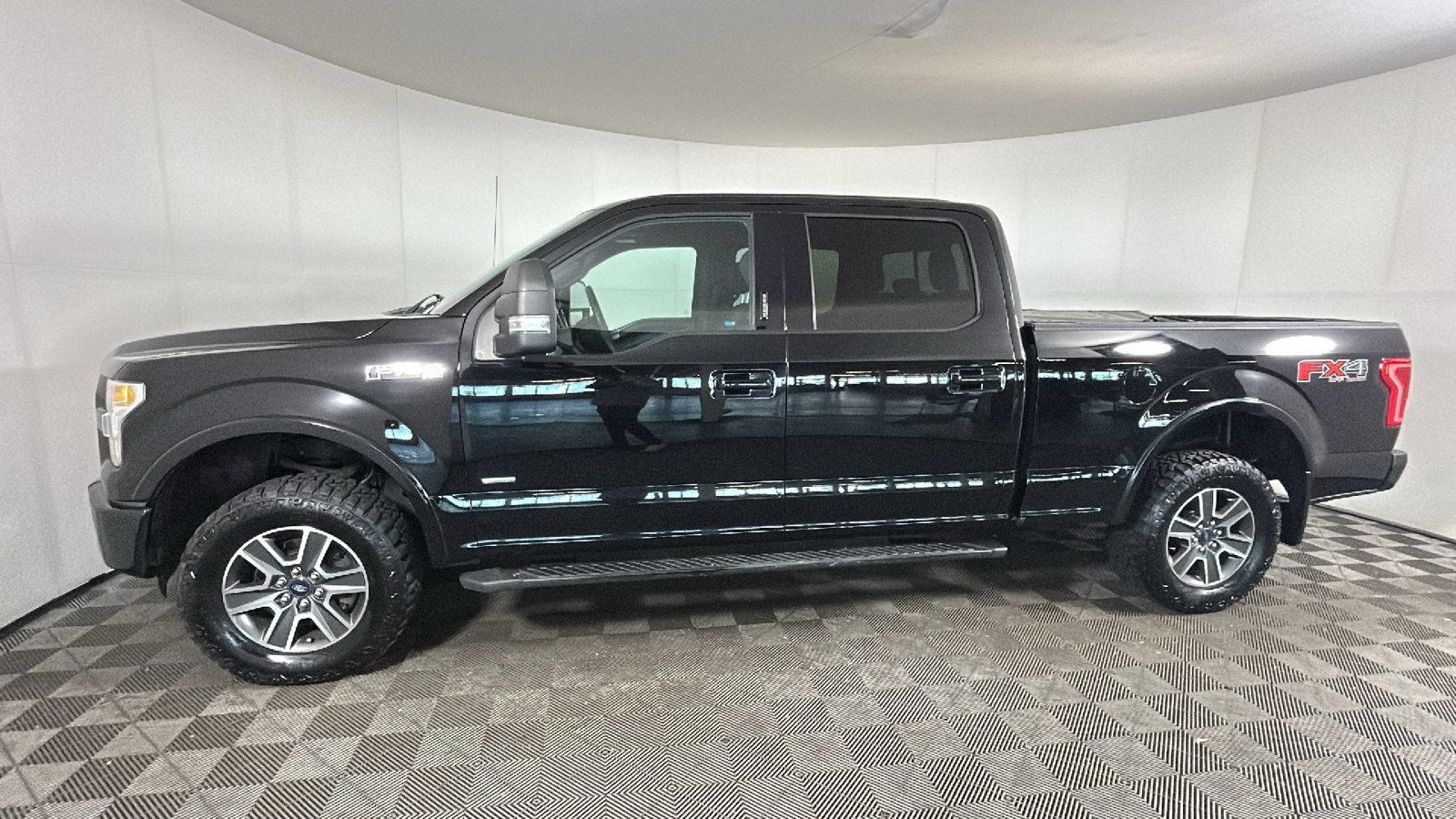 Used 2016 Ford F150 XLT w/ Equipment Group 302A Luxury AWD/4WD image 6