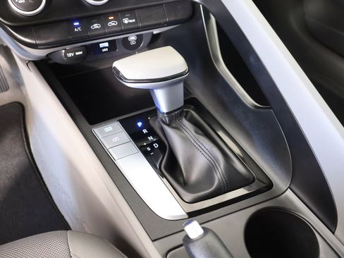 Certified 2024 Hyundai Elantra SE image 7