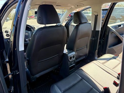 Used 2017 Volkswagen Tiguan S image 17