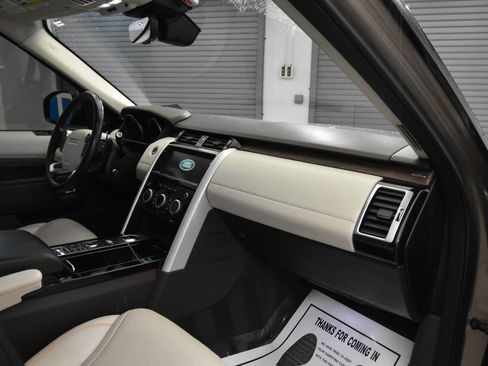 Used 2017 Land Rover Discovery HSE Luxury image 16