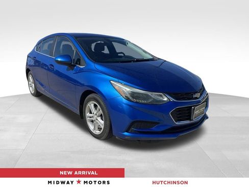 Used 2017 Chevrolet Cruze LT FWD image 1