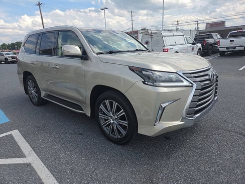 Used 2017 Lexus LX 570 4WD w/ Luxury Package image 7