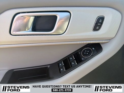 Used 2025 Ford Explorer Active w/ Active Comfort Package RWD image 21
