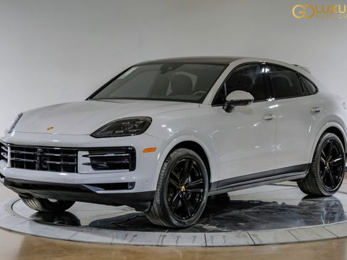Used 2024 Porsche Cayenne Coupe AWD/4WD image 8