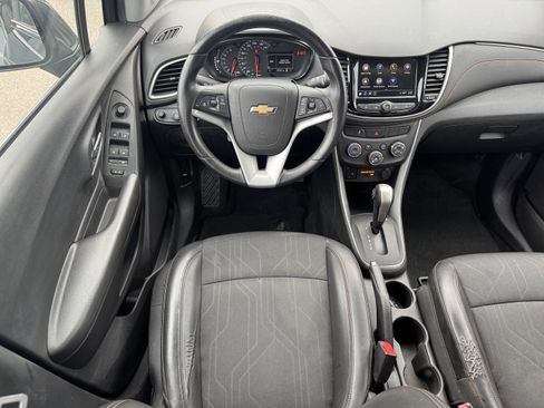 Used 2018 Chevrolet Trax LT w/ LT Convenience Package image 16