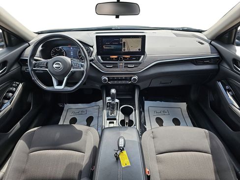 Used 2023 Nissan Altima 2.5 SV w/ SV Premium Package image 9