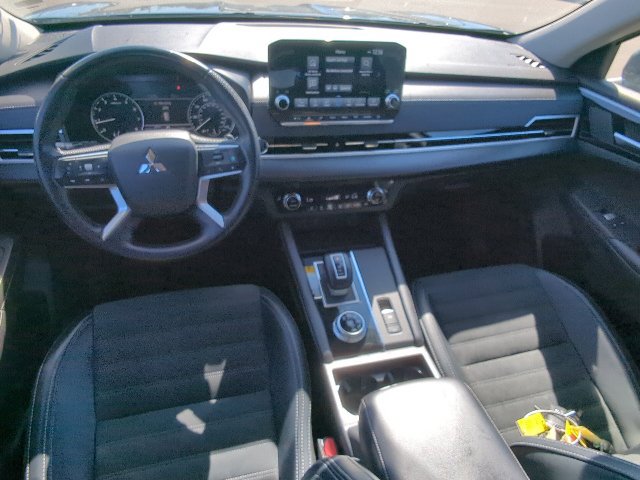 Used 2024 Mitsubishi Outlander AWD image 15