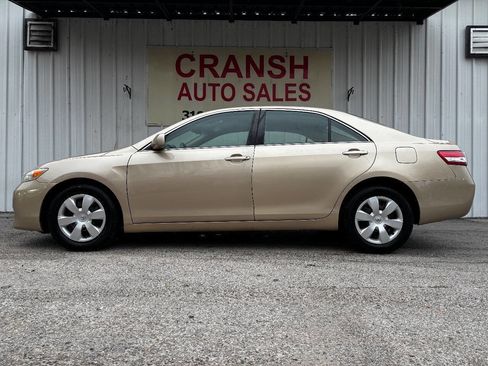 Used 2011 Toyota Camry LE image 11