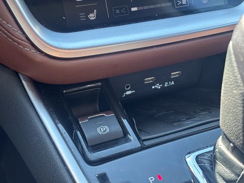Certified 2022 Subaru Outback Touring AWD/4WD image 14
