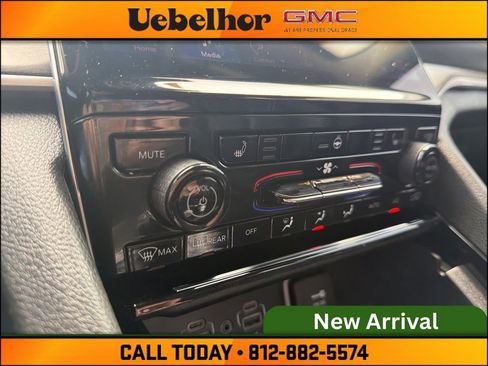 Used 2023 Jeep Grand Cherokee Limited w/ Trailer Tow Prep Group (B) AWD/4WD image 31