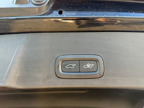 Used 2022 Volvo XC40 T4 Momentum FWD image 14