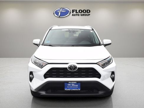 Used 2021 Toyota RAV4 XLE image 2