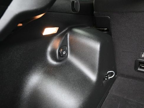 Used 2019 Jeep Cherokee Latitude w/ Cold Weather Group image 30