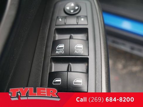 Used 2021 Jeep Cherokee Trailhawk AWD/4WD image 22