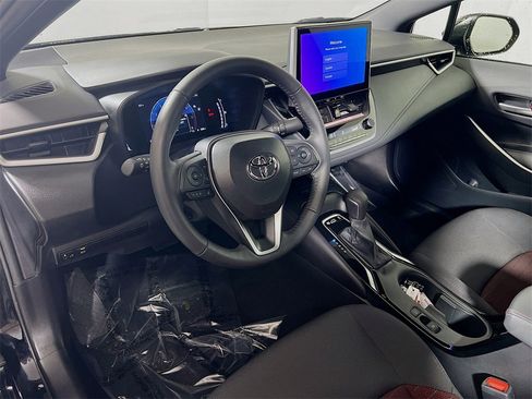 Used 2025 Toyota Corolla SE image 10