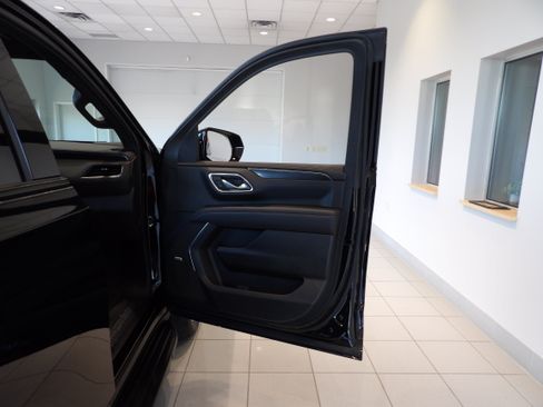 Used 2023 Chevrolet Suburban RST w/ Luxury Package AWD/4WD image 25