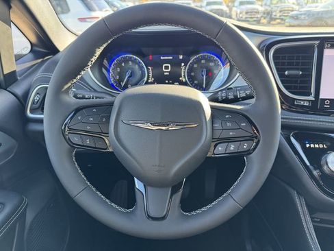 New 2026 Chrysler Pacifica Limited image 11