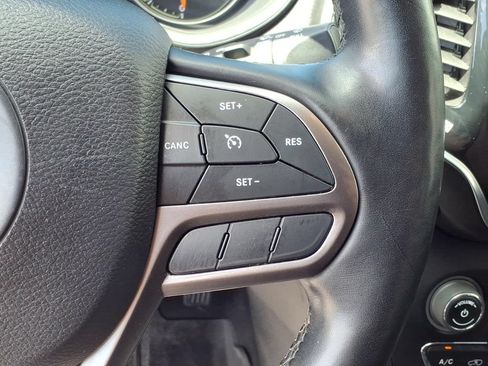 Used 2020 Jeep Cherokee Limited AWD/4WD image 21
