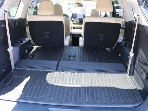 Used 2022 Toyota Highlander Limited FWD image 34