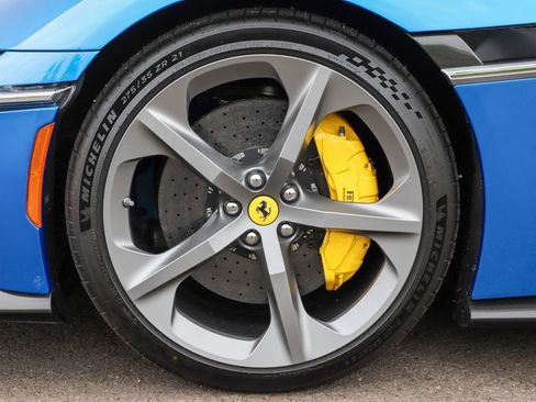 Certified 2025 Ferrari 12Cilindri RWD image 14