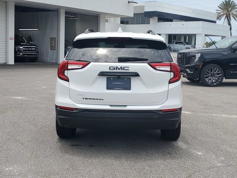 Used 2023 GMC Terrain SLT w/ Infotainment Package II FWD image 5