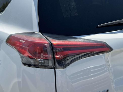 Used 2016 Toyota RAV4 XLE w/ Convenience Package AWD/4WD image 9