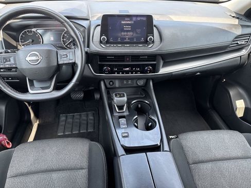 Used 2025 Nissan Rogue SV FWD image 15