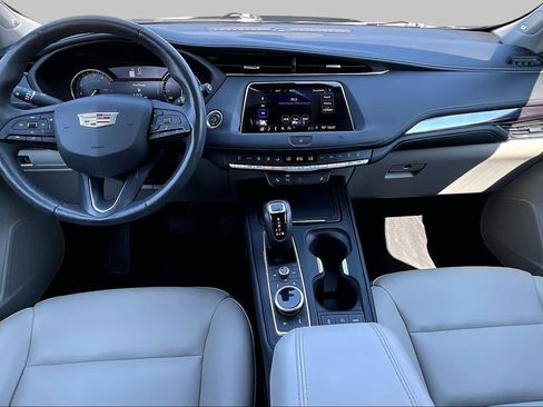 Used 2019 Cadillac XT4 Luxury w/ Cold Weather Package FWD image 15