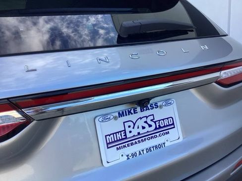Used 2021 Lincoln Corsair AWD w/ Premium Package image 13