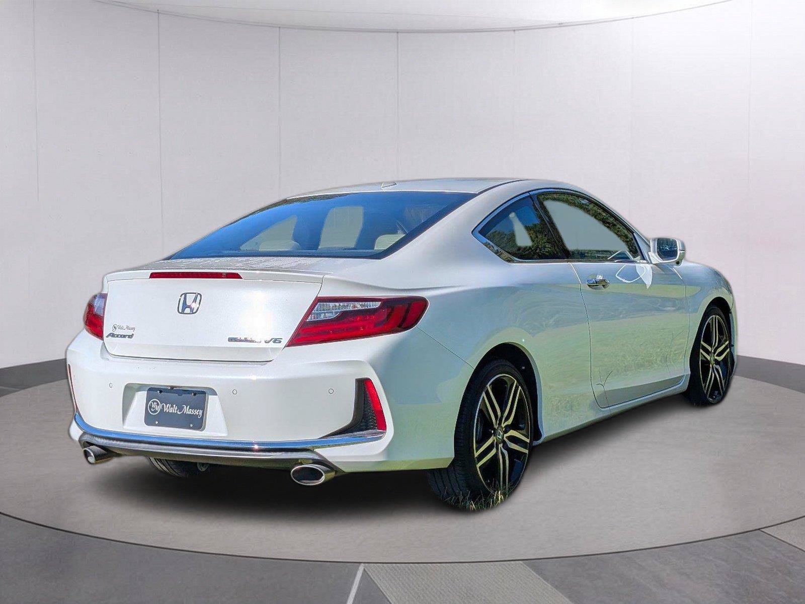 Used 2017 Honda Accord Touring image 6