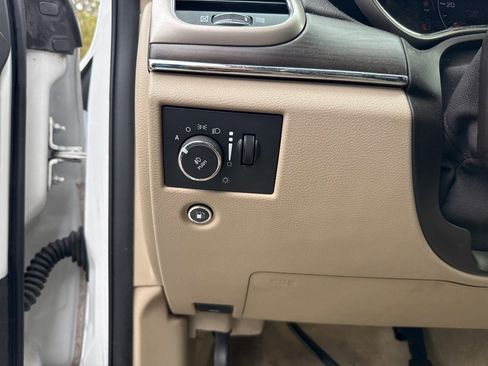 Used 2017 Jeep Grand Cherokee Overland w/ Jeep Active Safety Group image 12