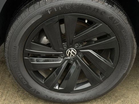 Used 2022 Volkswagen Atlas Cross Sport SE image 8