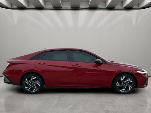 Used 2025 Hyundai Elantra Sport image 6