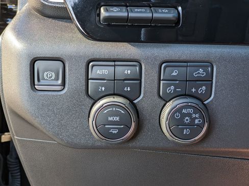 Used 2025 Chevrolet Silverado 1500 High Country image 31