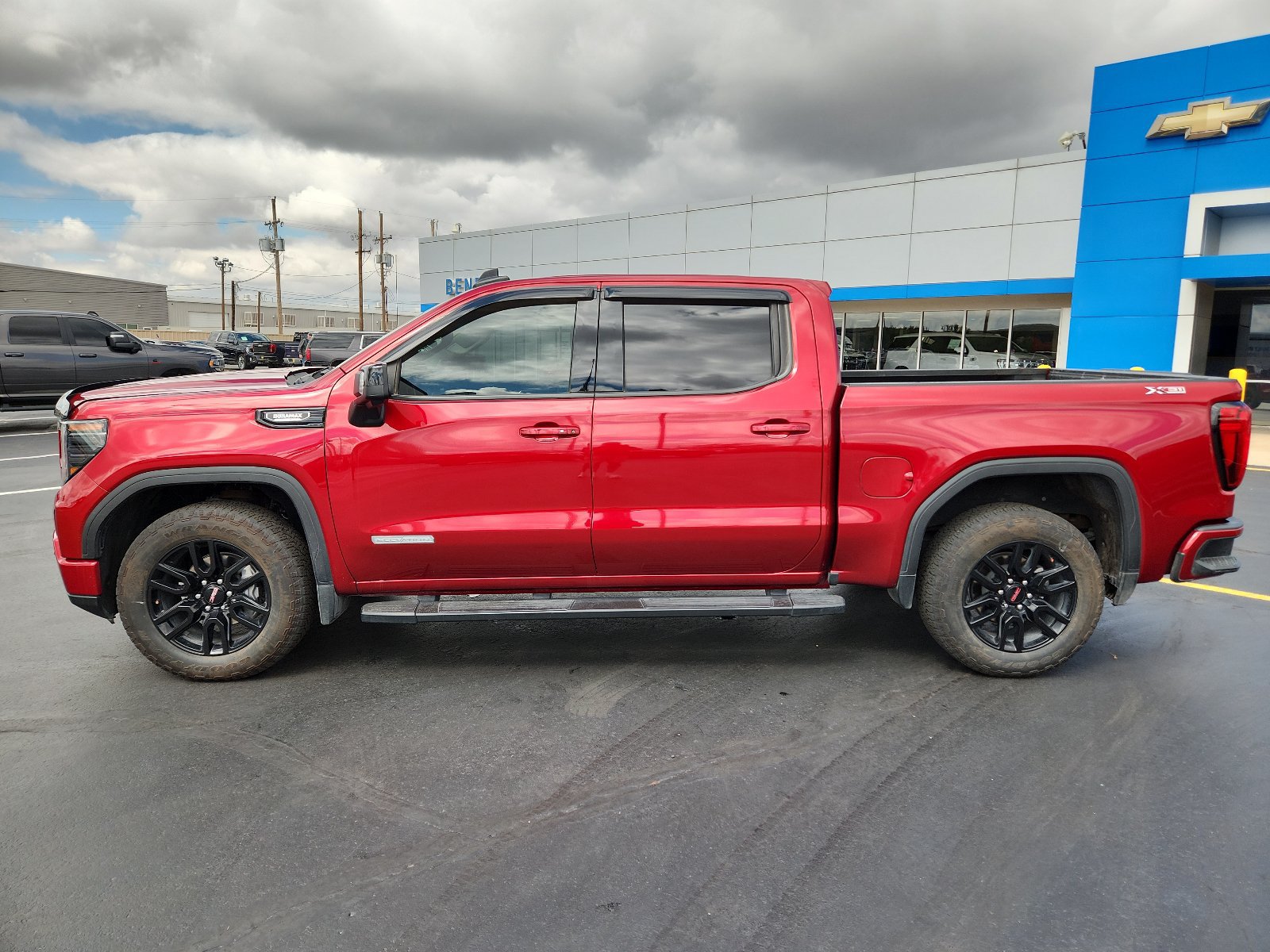 Used 2024 GMC Sierra 1500 Elevation w/ Elevation Premium Package AWD/4WD image 2