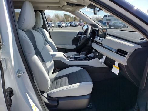 New 2026 Mitsubishi Outlander SE AWD/4WD image 12