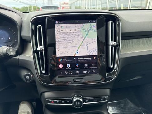 Certified 2025 Volvo XC40 B5 Plus AWD/4WD image 25