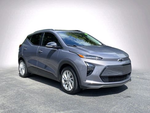 Used 2023 Chevrolet Bolt EUV LT w/ Driver Confidence Package FWD image 2