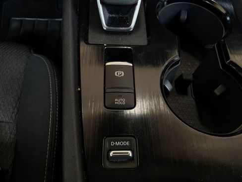 Used 2025 Nissan Rogue SV FWD image 23