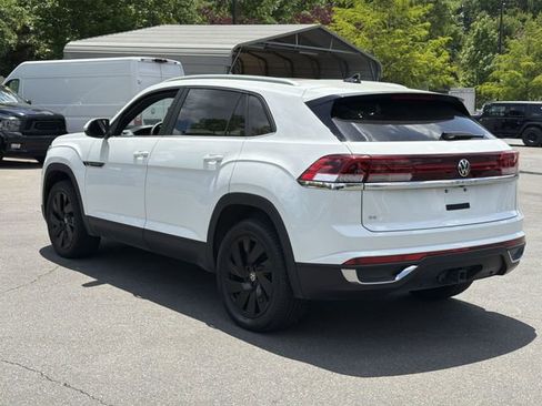 Used 2024 Volkswagen Atlas Cross Sport SE w/ Panoramic Sunroof Package FWD image 11