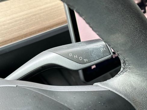 Used 2023 Tesla Model Y Long Range AWD/4WD image 25