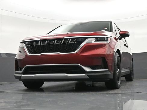 Used 2023 Kia Carnival LX w/ Paint Protection Package FWD image 31