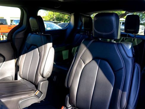 New 2026 Chrysler Pacifica Select w/ S Appearance Package image 19