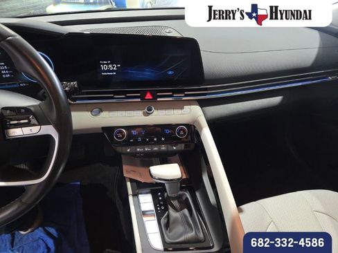 Used 2023 Hyundai Elantra Limited image 10