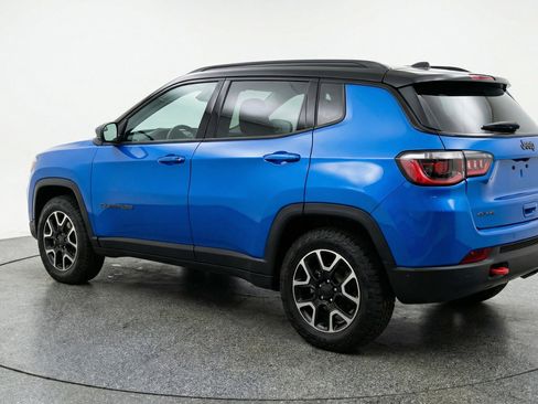 Used 2025 Jeep Compass Trailhawk image 6