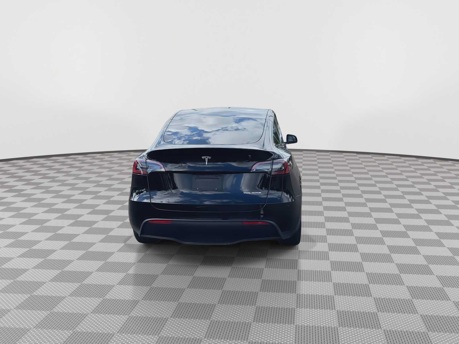 Used 2025 Tesla Model Y Long Range AWD/4WD image 7