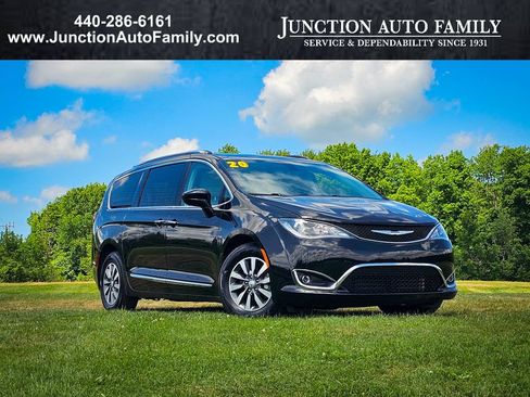 Used 2020 Chrysler Pacifica Touring-L Plus FWD image 1